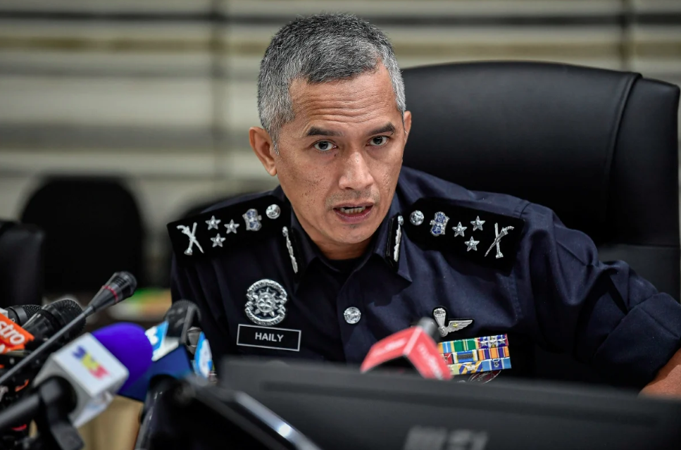 MOHD Shuhaily pada sidang media di Bukit Aman. FOTO Bernama.